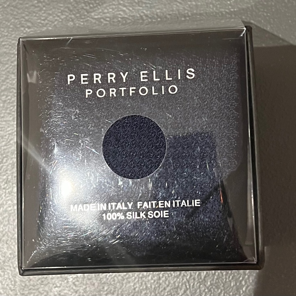 Perry Ellis Portfolio 100% silk tie navy